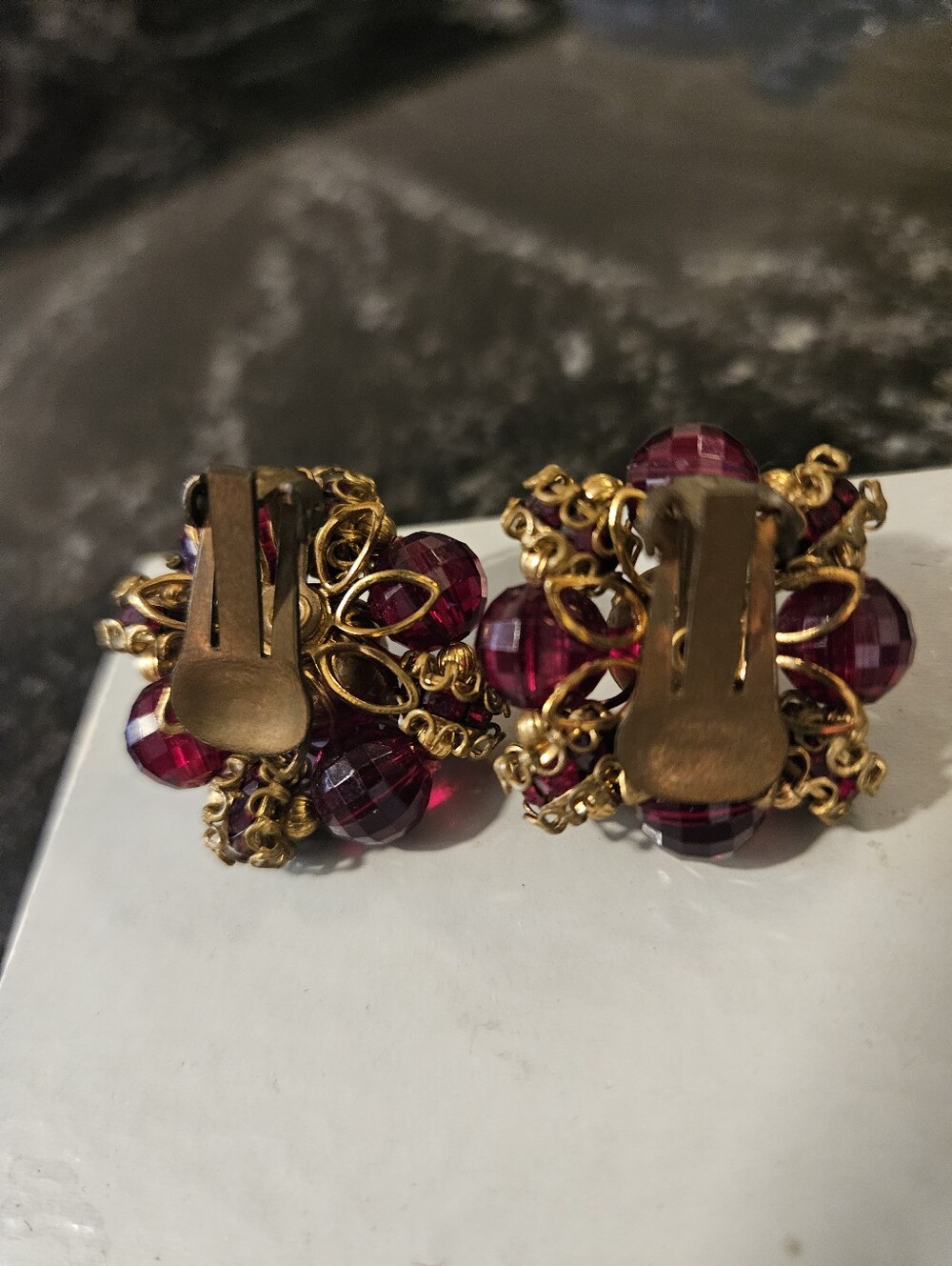 Vintage 1964 Crown Trifari Renaissance Clip On Earrings Cranberry glass cluster - Picture 3 of 4